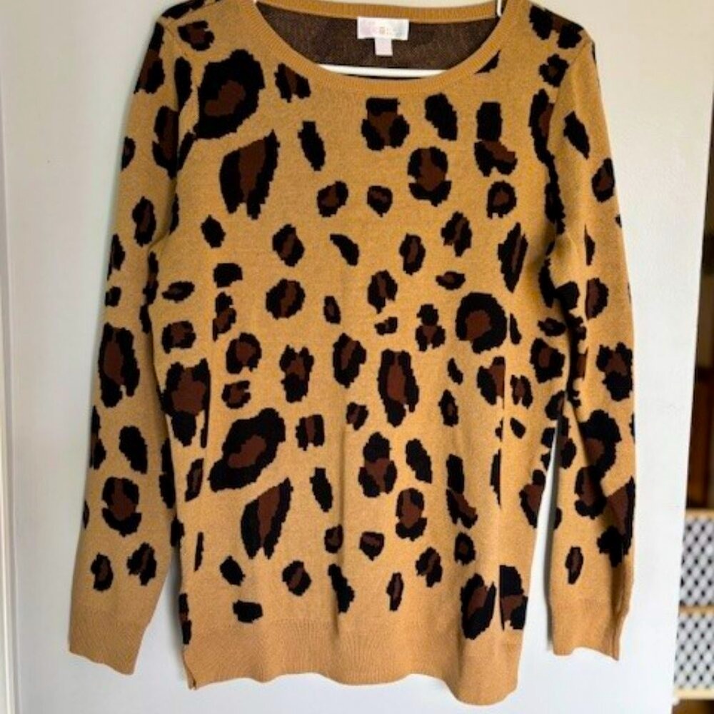 🐆 NWOT stylish and warm leopard print sweater 🐆 - Picture 2 of 7